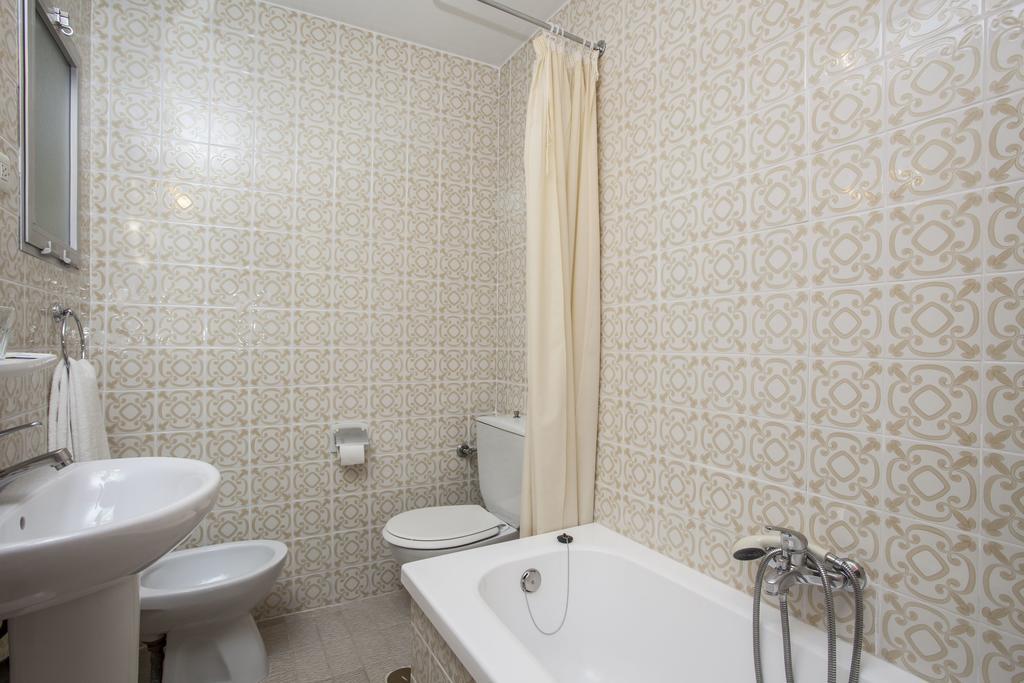 Single Room,130184861:JPEG